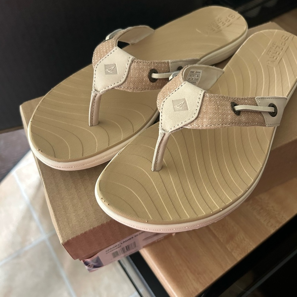 NWOT Sperry Tan Sandals Comfortable Casual Footwear